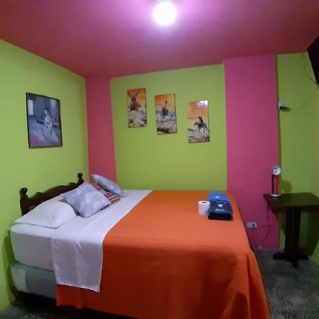 Hotel Casa Del Viajero Quetzaltenango Exteriör bild