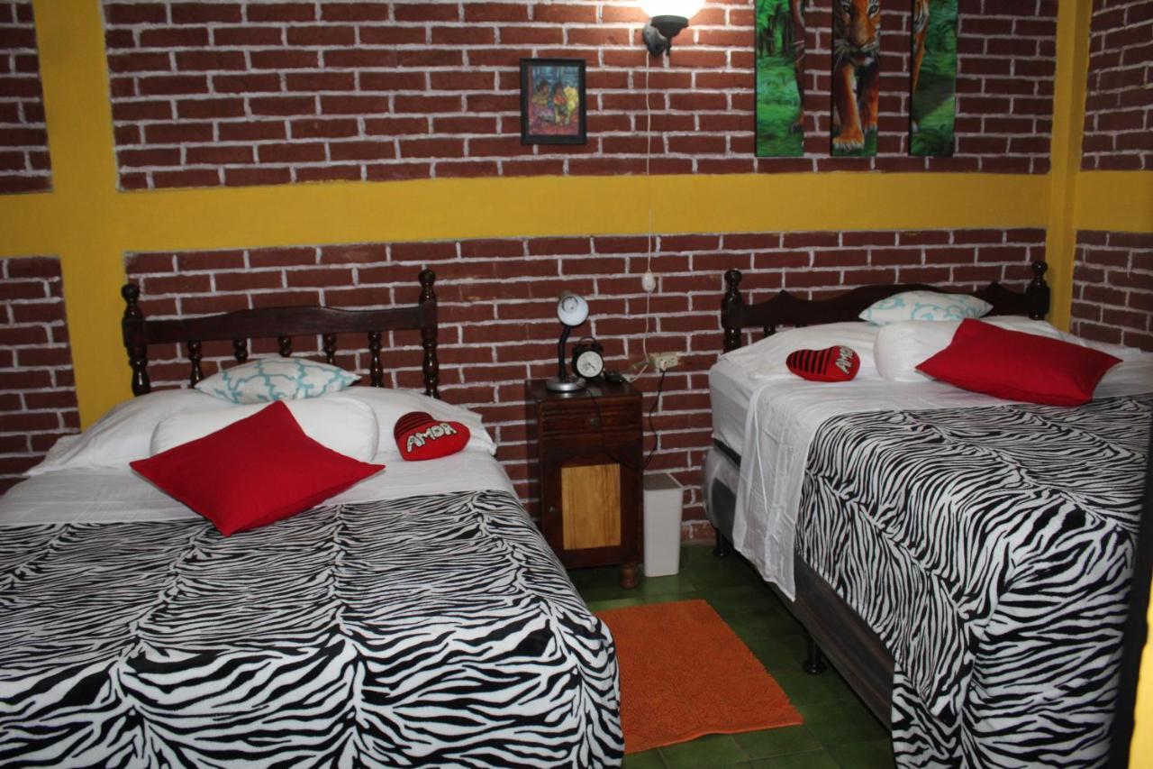 Hotel Casa Del Viajero Quetzaltenango Exteriör bild