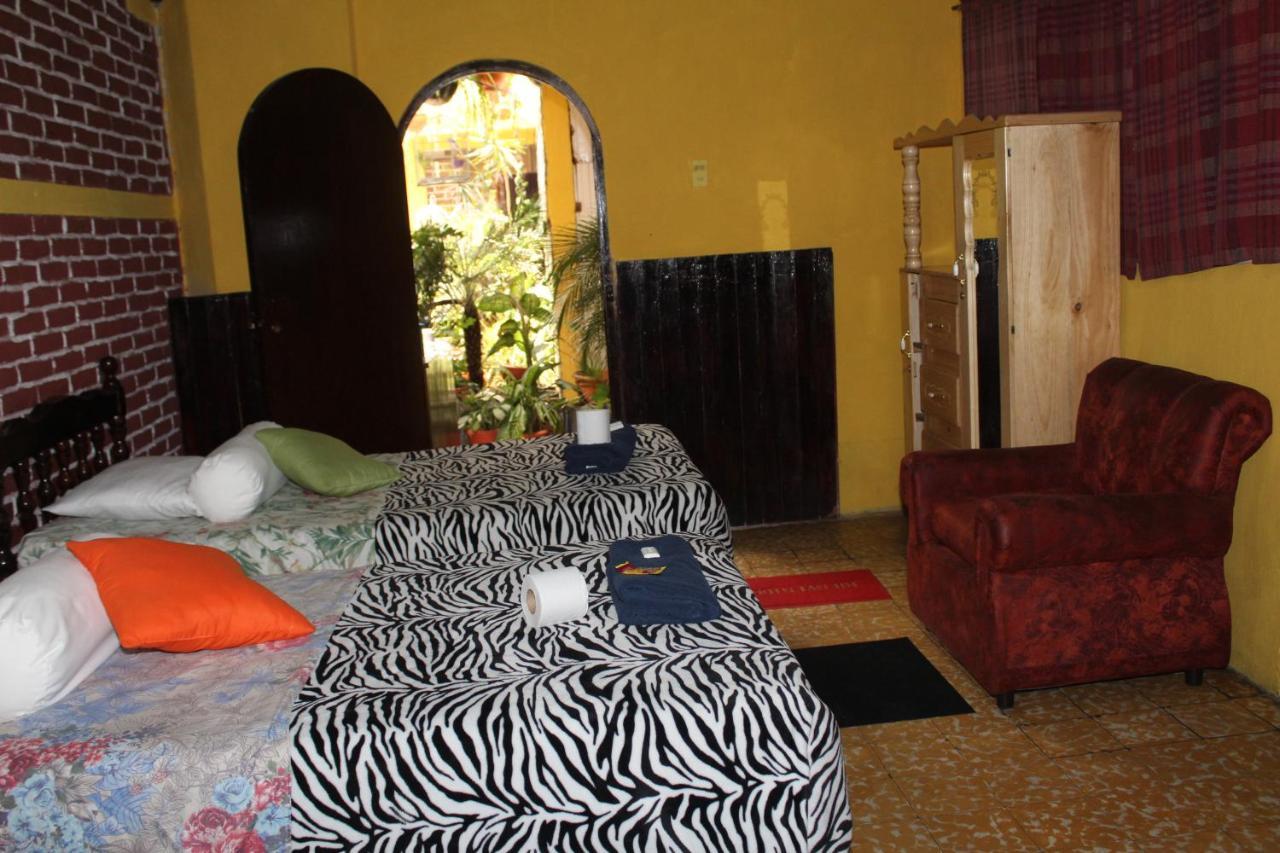 Hotel Casa Del Viajero Quetzaltenango Exteriör bild